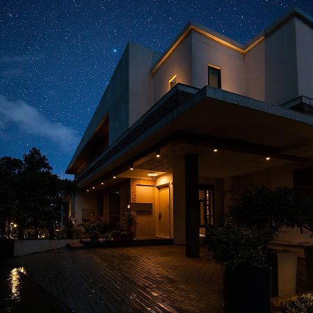 Villa 41 By Stayvista - A Chic Retreat With A Pool, Poker Table, And A Theater Room Lonavala Exteriér fotografie