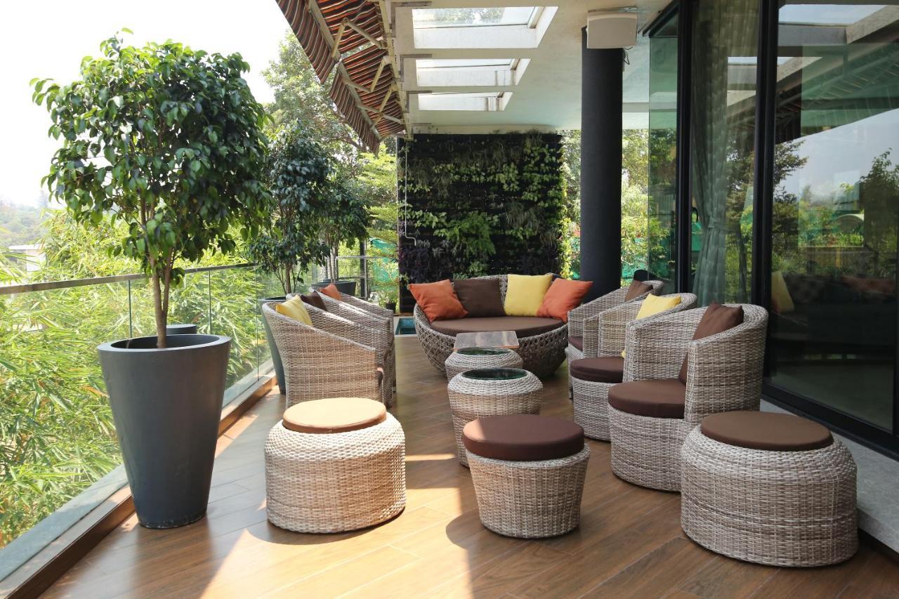 Villa 41 By Stayvista - A Chic Retreat With A Pool, Poker Table, And A Theater Room Lonavala Exteriér fotografie